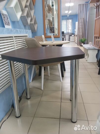 Стол обеденный