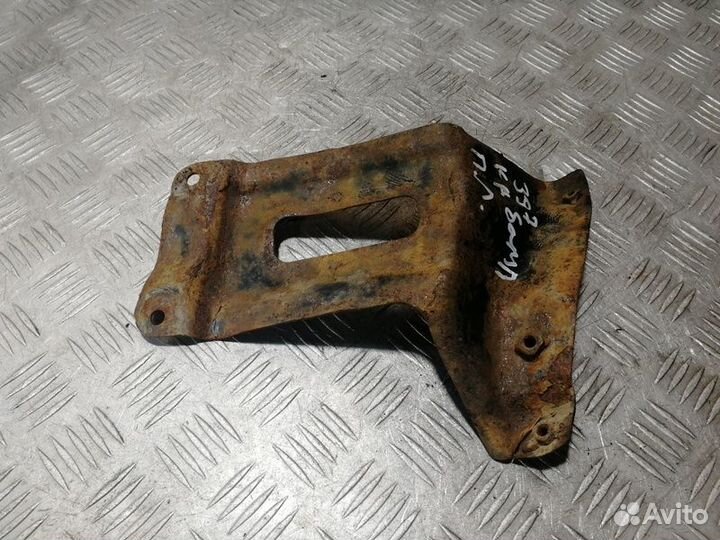 Кронштейн бампера переднего Mitsubishi L200 2006-2