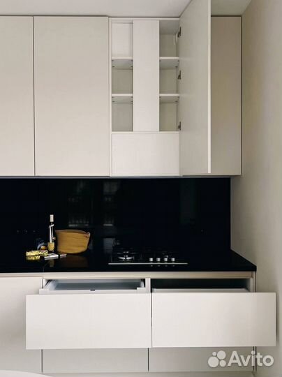 Кухня угловая под потолок