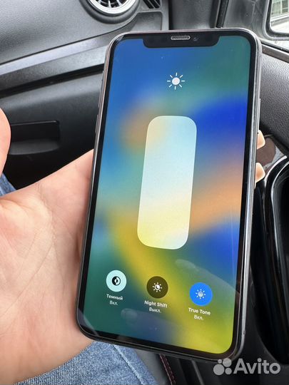 Телефон iPhone 11