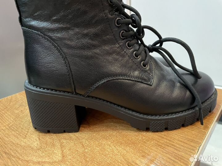 Сапожки женские на каблуке 36