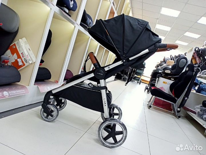 Коляска прогулочная Luxmom Libra Black