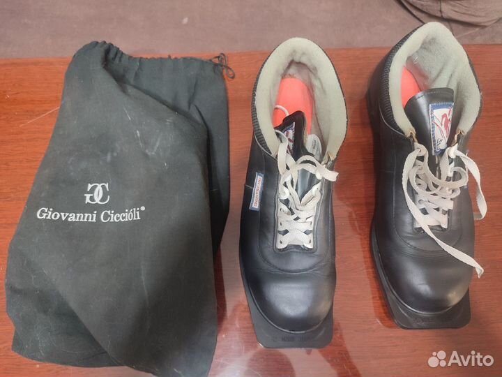 Лыжные ботинки