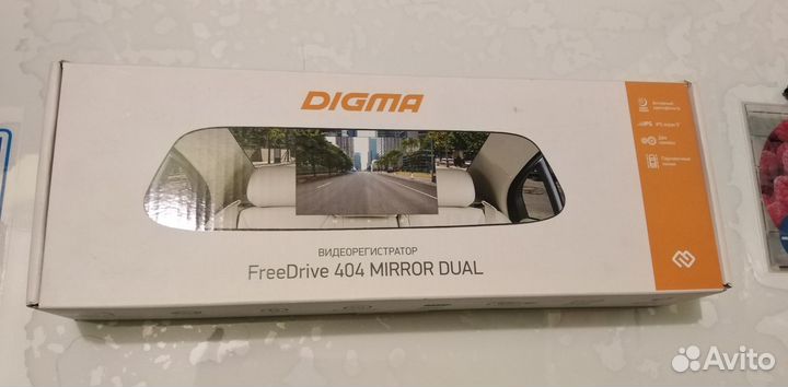 Видеорегистратор с камерой заднего вида