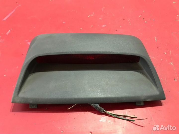 Дополнительный стоп сигнал Toyota Avensis Т250