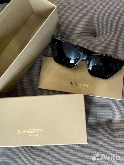 Солнцезащитные очки женские burberry