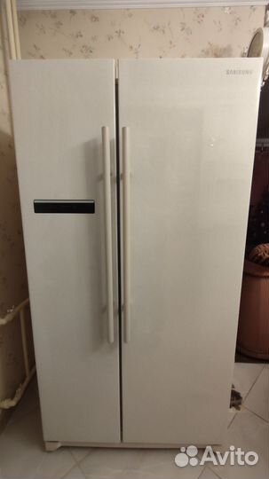 Холодильник Samsung Side by Side двухкамерный