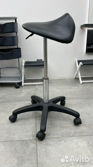 Стул мастера парикмахера