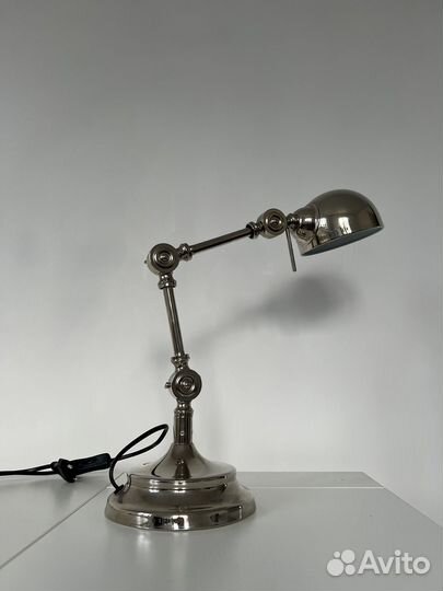 Настольная лампа