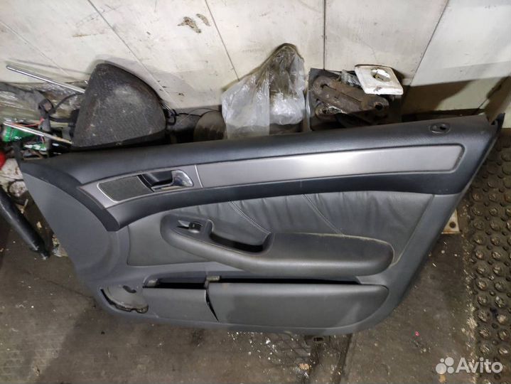 Передняя правая Обшивка двери Audi A6 С5