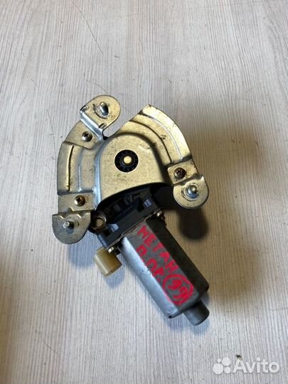 Моторчик стеклоподъенмника передний правый Renault