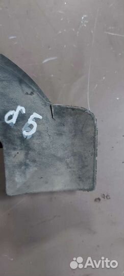 Брызговик задний правый на Volkswagen Passat B5