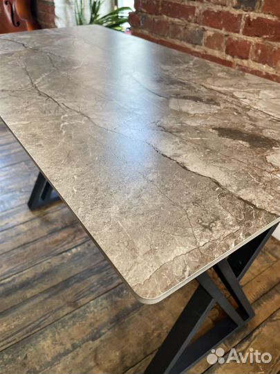 Письменный стол из керамогранита 600х1200х750