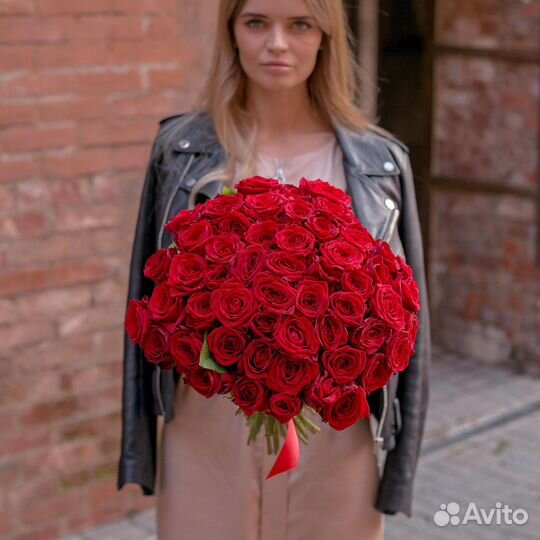 Букет 55 Кустовых Кремовых Роз (40 см.)