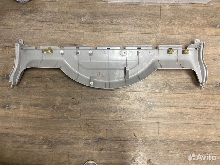 Обшивка двери багажника Mitsubishi Pajero 4 3.2D