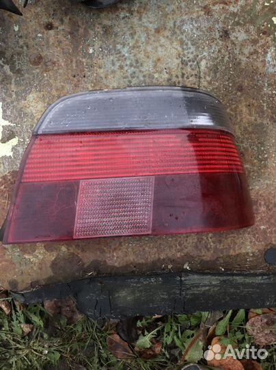 Один правый задний фонарь bmw e39