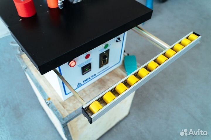 Кромкооблицовочный станок deltamachinery DM-105