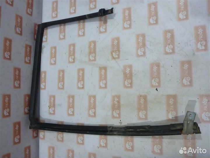 Уплотнительная резинка стекла Nissan Almera