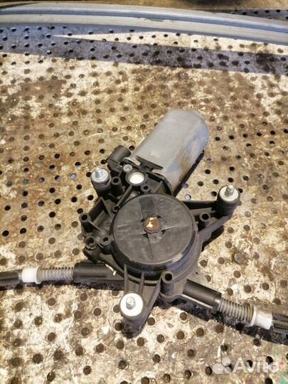 Стеклоподъемник передний правый Renault Megane Sce