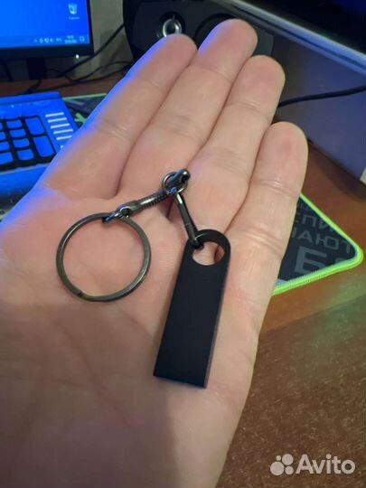 Флешка USB на 128 Гб Новая с цепочкой