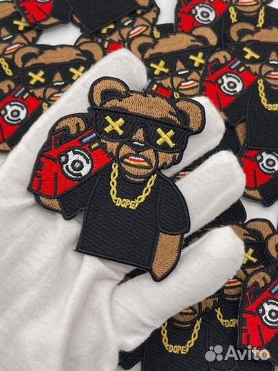 Шеврон, Вышивка, нашивка