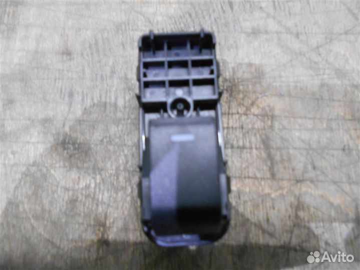 Кнопка стеклоподъемника задней левой двери от Maz