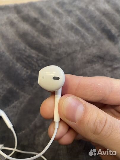 Наушники Apple EarPods c разъемом Lightning