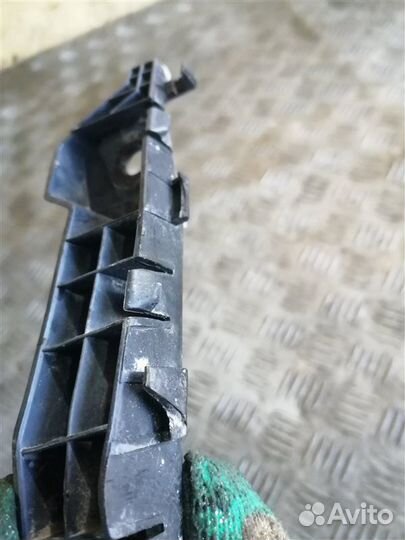 Крепление бампера переднее левое Hyundai Santa Fe