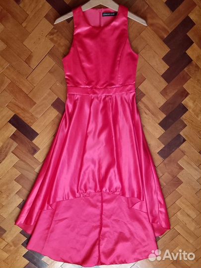 Вечернее красное платье