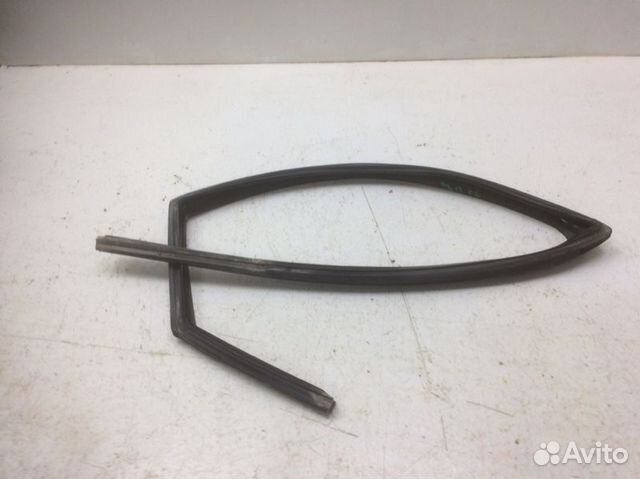 Уплотнитель стекла двери задний правый Kia Ceed JD