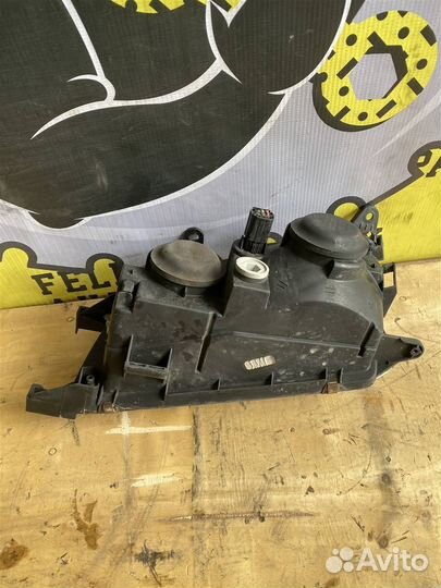 Фара правая Toyota Caldina (st215) 1997-2003