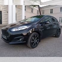 Ford Fiesta 1.6 MT, 2015, 67 000 км, с пробегом, цена 950 000 руб.