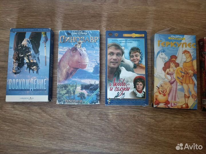 Видеокассеты с фильмами и мультфильмами