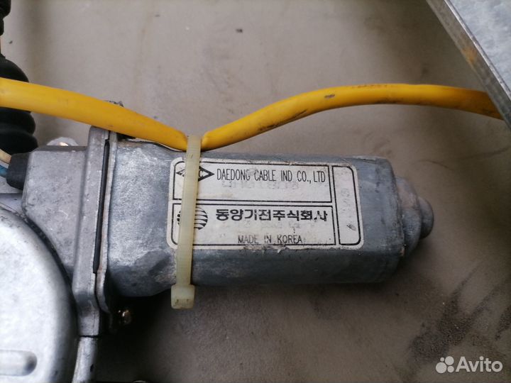 Стеклоподъемник электр.задний Kia Sephia 1993-97
