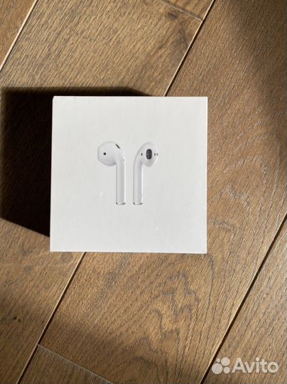 Наушники Apple AirPods w/Charging Case