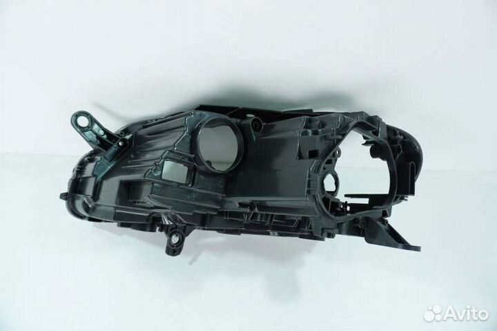 Корпус фары правый Volkswagen Passat B7 2011-2015