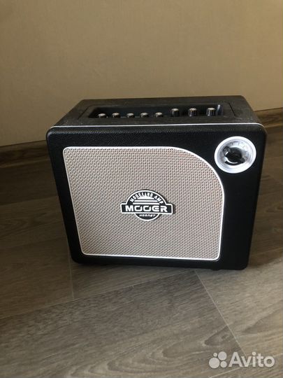 Гитарный комбоусилитель