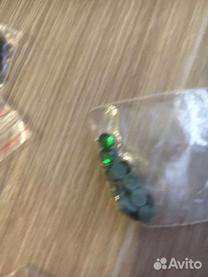 Паетки и стразы