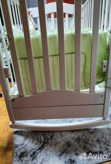 Кроватка детская качающаяся