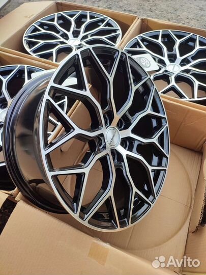 Стильные литые диски 18