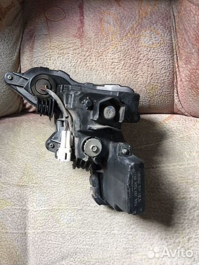 Фара противотуманная правая Lexus LS 4 Led