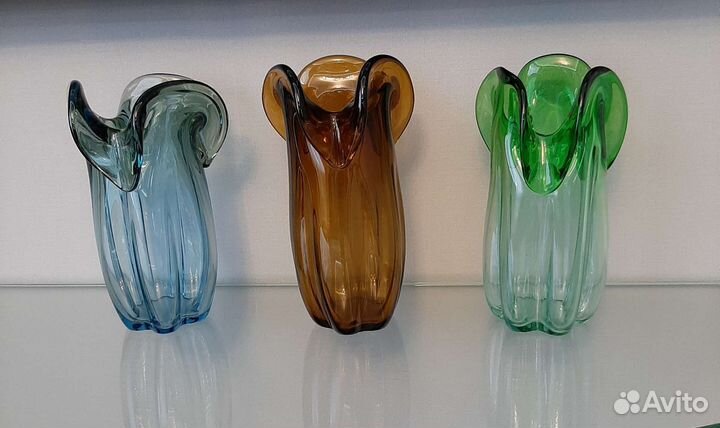Вазы винтажные из цветного стекла