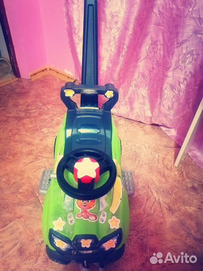 Детская машинка каталка с ручкой