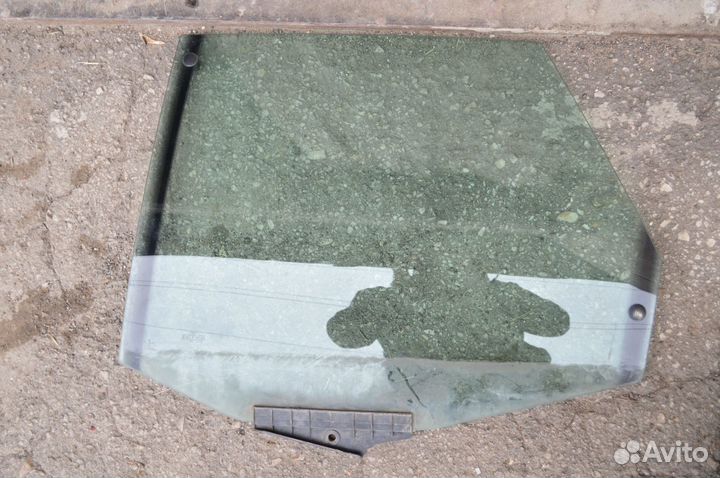 Стекло двери переднее,заднее Ауди 80 В3