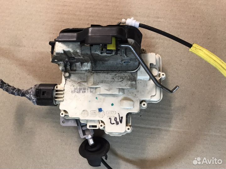 Замок двери задний правый Audi A6 C6 4f