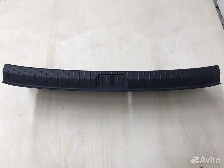 Обшивка задней панели багажника Passat B8