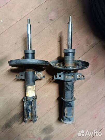 Амортизатор передний renault Megane III / Fluence