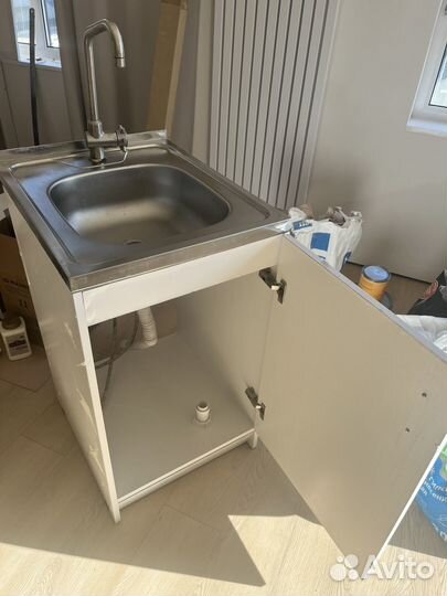 Мойка с тумбой строительная