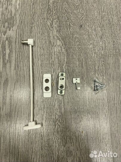 Замок-блокиратор на окно