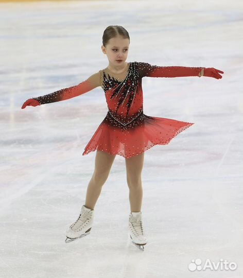 Платье для выступлений по фигурному катанию